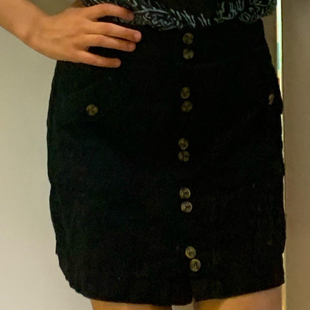 Blu pepper. Black pencil button up skirt